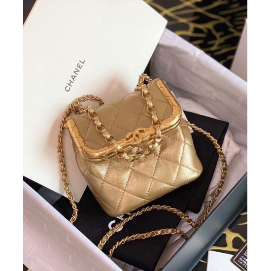 Luxury Golden Quilted Leather Interlocking C Kiss Lock Meatal Frame Flap - Women's Small Chanel Chain Strap Vertical Bag