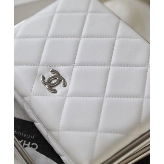 Imitation Chanel White Quilted Leather Silver Frame Fashion Kiss Lock CC Logo Signature Square Clutch Bag For Ladies