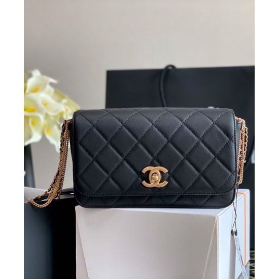 Fashion CC Logo Turn Lock Multiple Chain Shoulder Straps - Women's Chanel Black Quilted Leather Flap Crossbody Bag