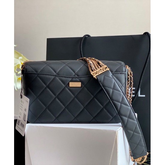 Fashion CC Logo Turn Lock Multiple Chain Shoulder Straps - Women's Chanel Black Quilted Leather Flap Crossbody Bag