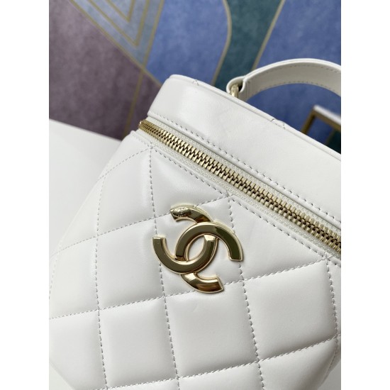 Chanel Vanity Case Gold Hardware White For Women, Women’s Handbags, Shoulder Bags 9.4in/24cm 