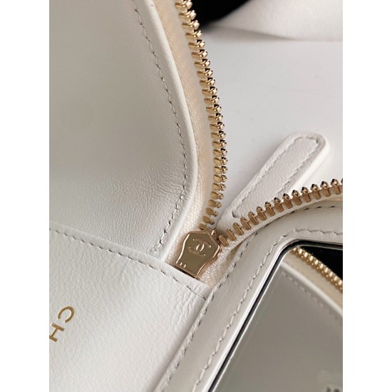 Chanel Small Vanity With Chain White For Women, Women’s Bags 4.3in/11cm