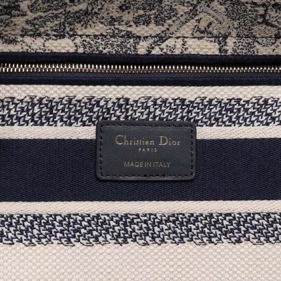 Dior Medium Lady D-Lite Bag In Blue Toile de Jouy Embroidery