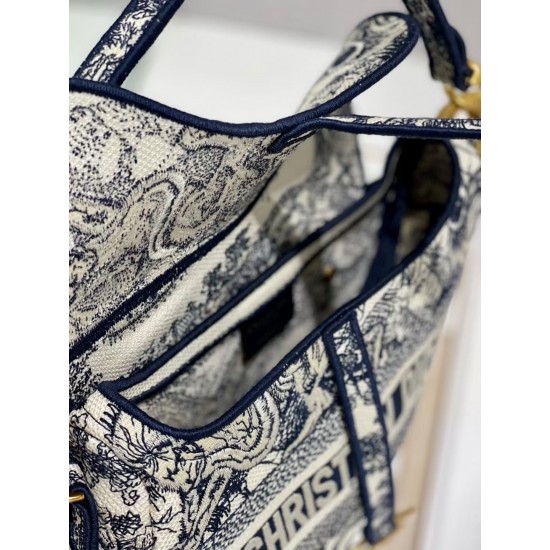 Dior Saddle Bag In Blue Toile de Jouy Embroidery