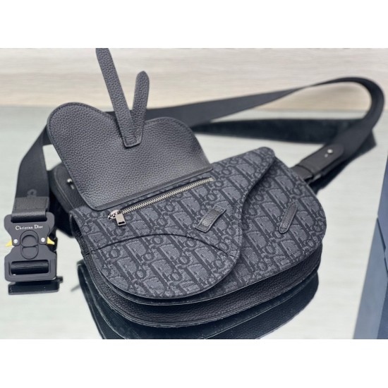 Dior Men's Saddle Pouch in Black Dior Oblique Jacquard